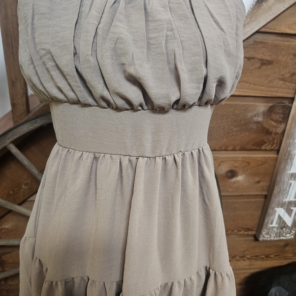 Popular 21 Tiered Midi Dress - Picture 2 of 8